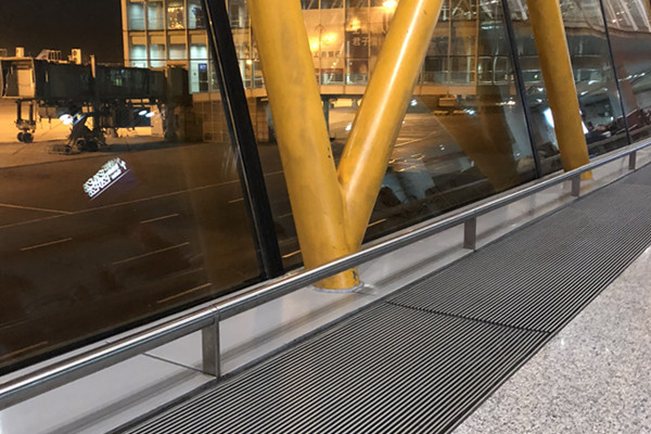 地板對(duì)流器安裝